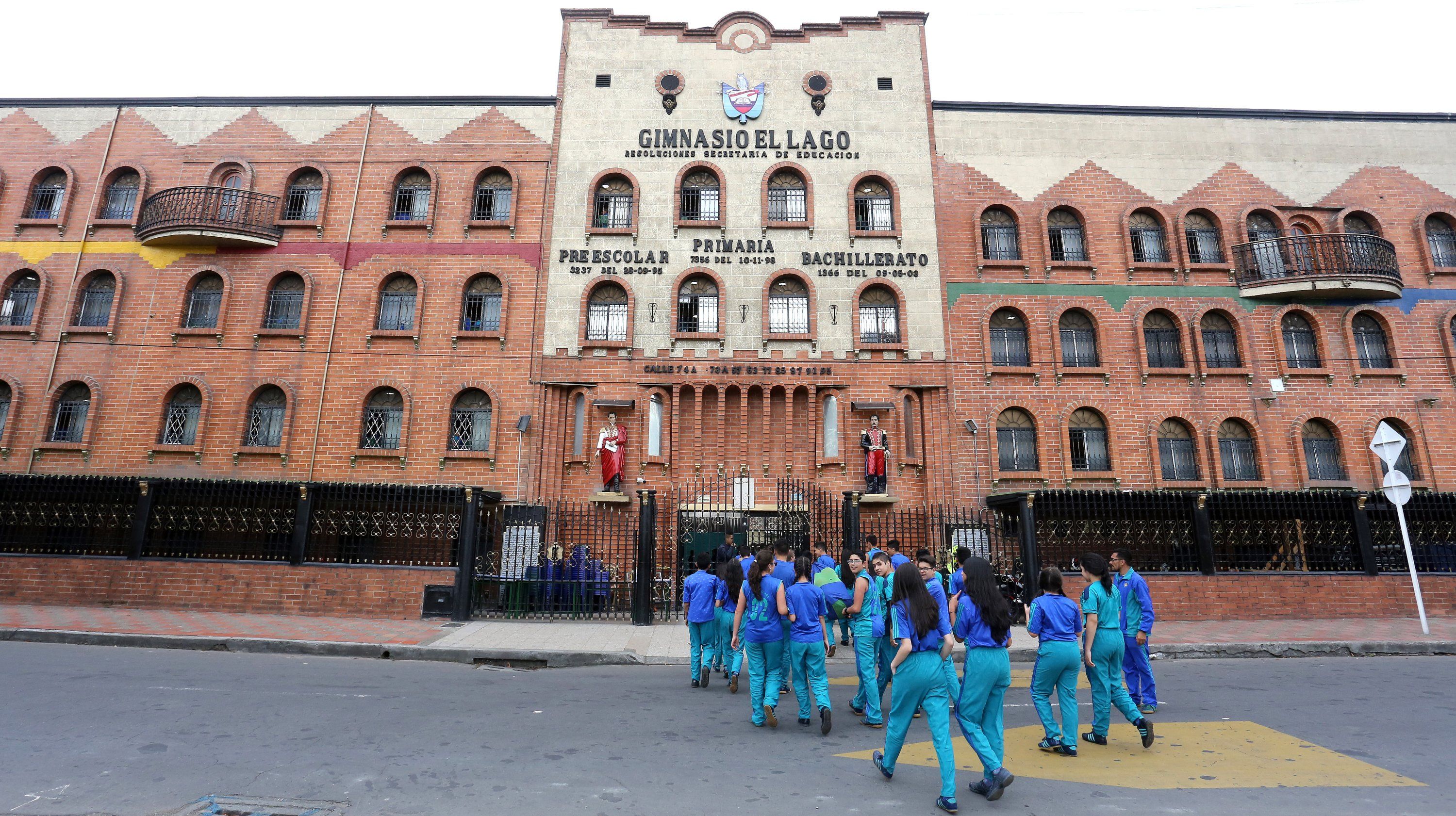front picture of the Gimnasio El Lago establishment