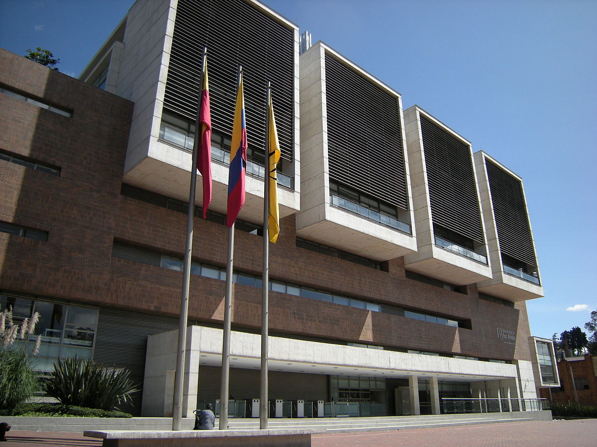 front picture of the Mario Laserna building, the most emblematic of Universidad de los Andes